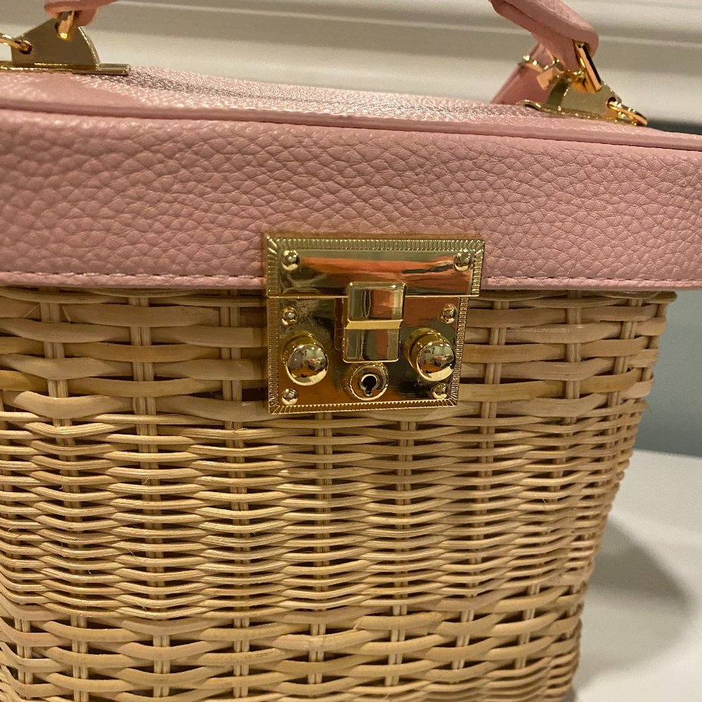 Tommy Bahama Pink basket Purse